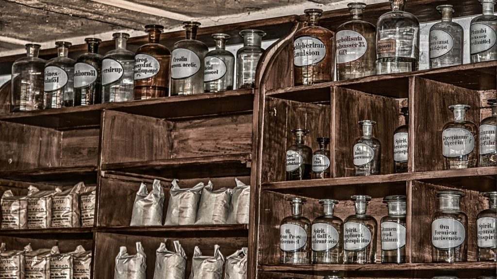 La pharmacie doit avoir de beaux présentoirs