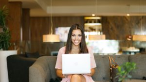 Comment trouver une hôtesse d&rsquo;accueil en entreprise ?